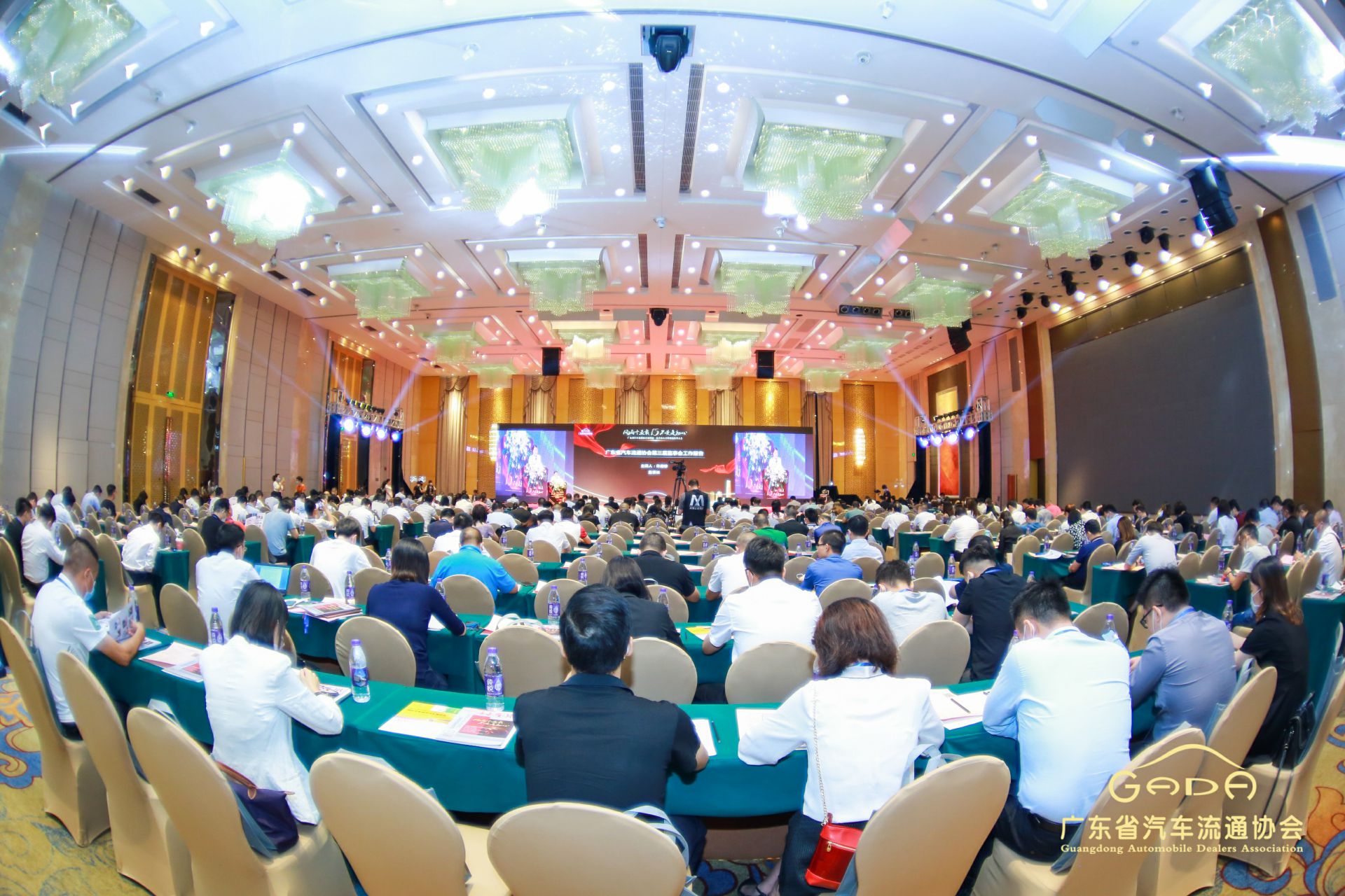 喜报丨开云手机站登录入口-开云(中国)“包揽”省汽车流通行业颁奖礼53项大奖(图1)